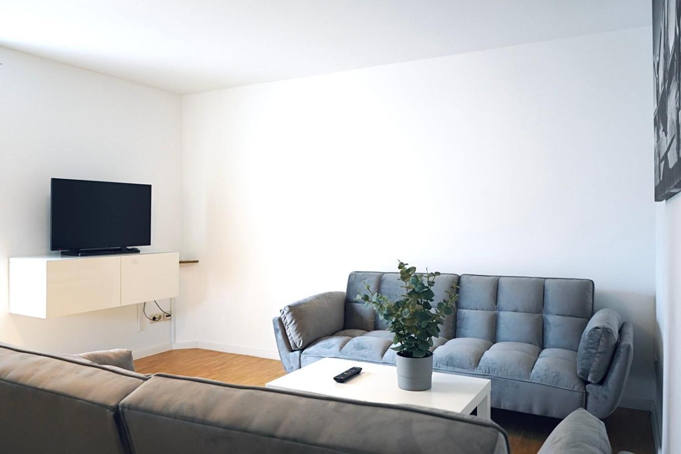 Stilvolles Apartment In Stadtnaehe-Parkplatz- 4 Personen- Balkon Wolfsburg Dış mekan fotoğraf