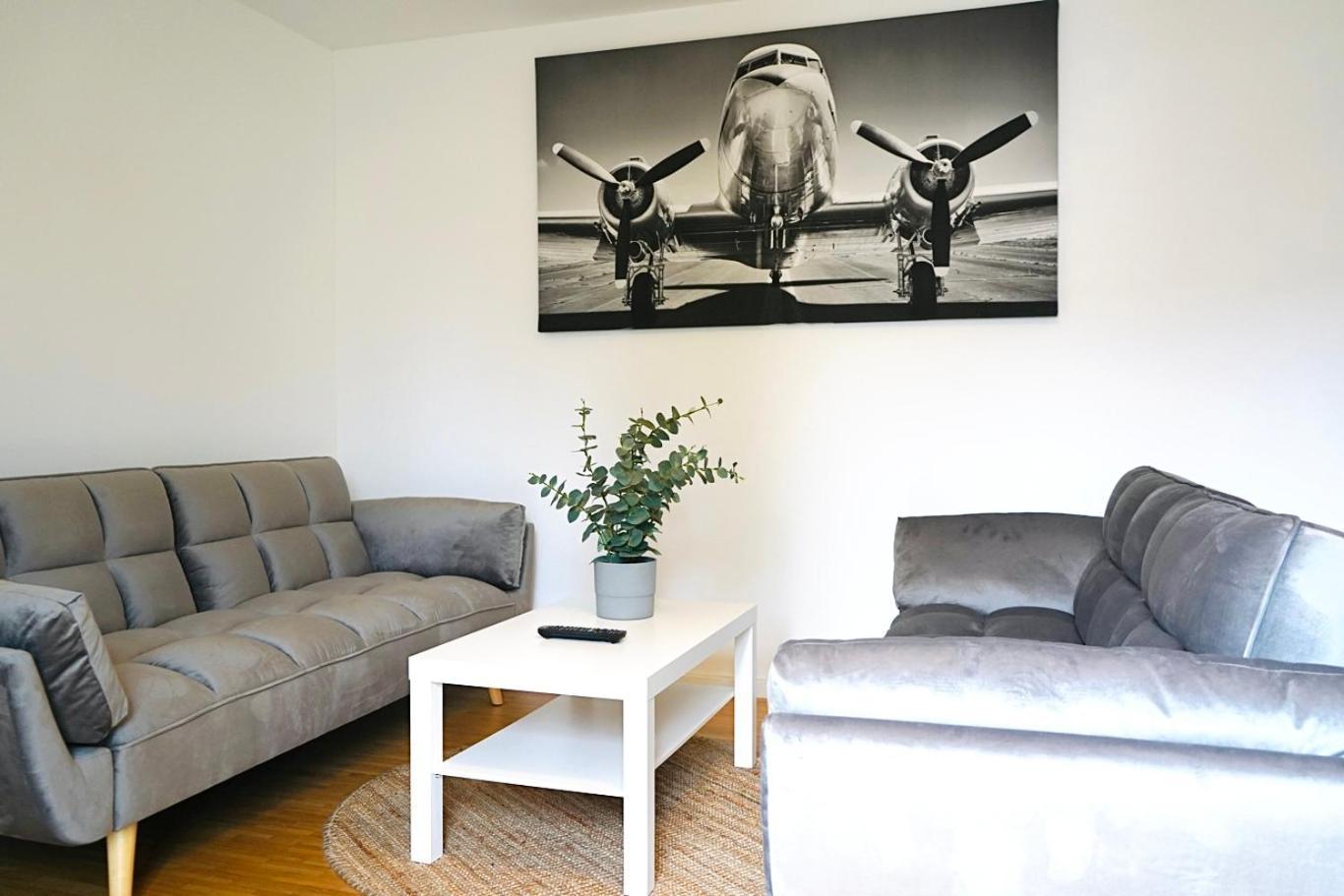 Stilvolles Apartment In Stadtnaehe-Parkplatz- 4 Personen- Balkon Wolfsburg Dış mekan fotoğraf
