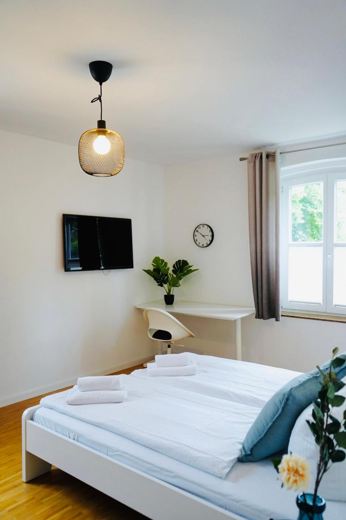 Stilvolles Apartment In Stadtnaehe-Parkplatz- 4 Personen- Balkon Wolfsburg Dış mekan fotoğraf