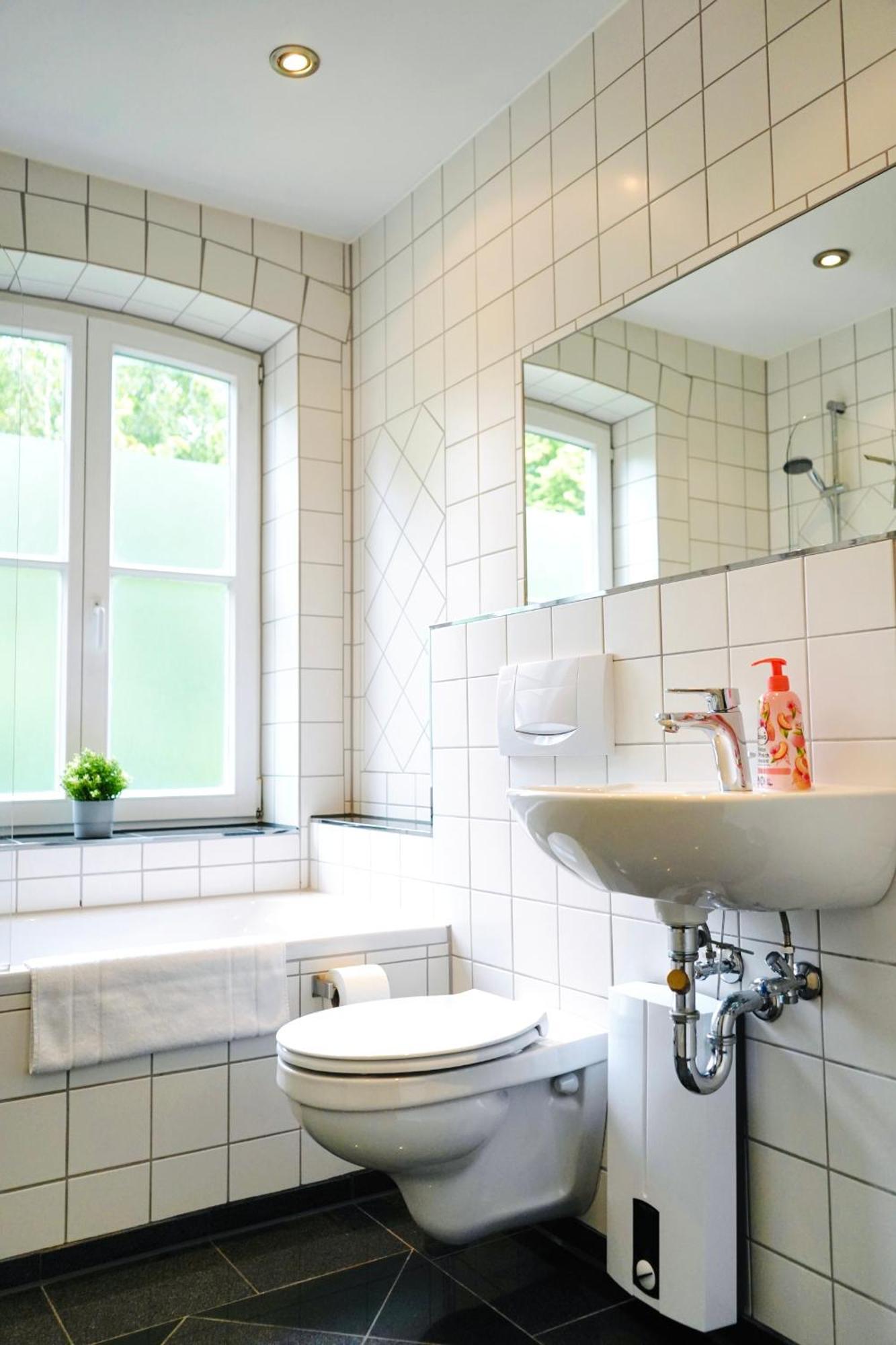 Stilvolles Apartment In Stadtnaehe-Parkplatz- 4 Personen- Balkon Wolfsburg Dış mekan fotoğraf